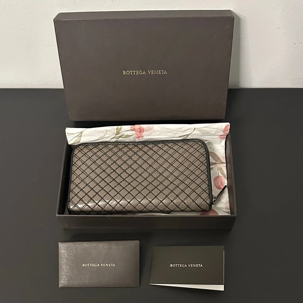 Bottega Veneta Dark Beige & Black Woven Zip Around Wallet. NWOT & Incl Orig Box - Picture 3 of 15